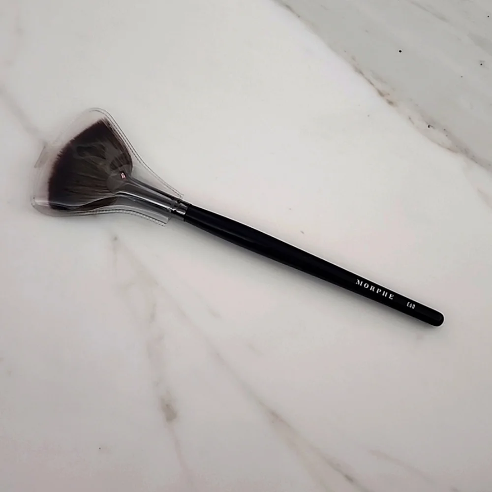 Morphe E60 Deluxe Highlighting Fan Brush